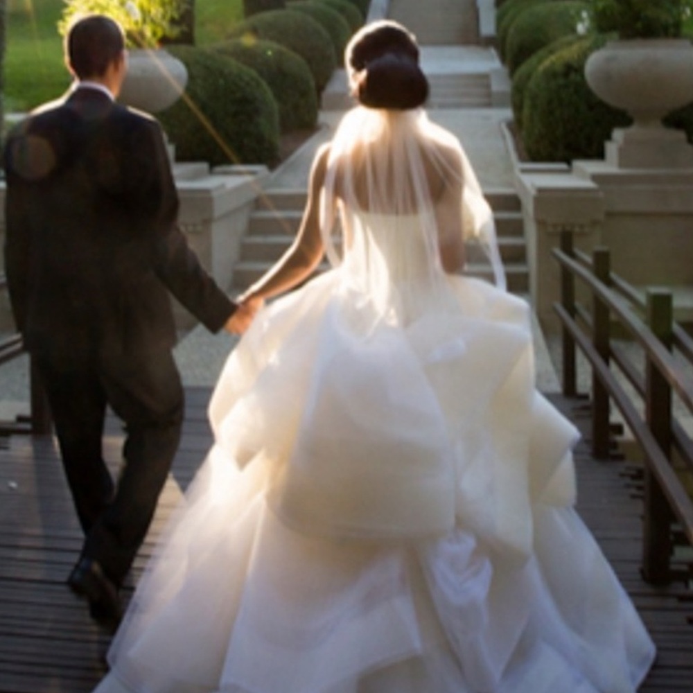Vera Wang NEW Elegant White Wedding Dress